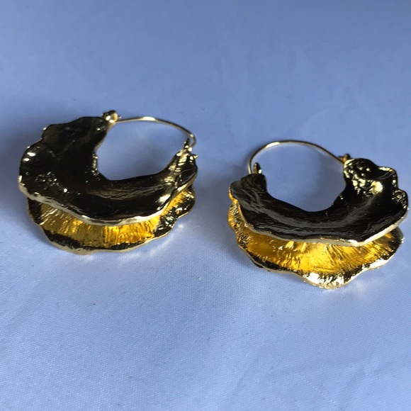 New! Crescent Moon Basket Earrings - Picture 12 of 16